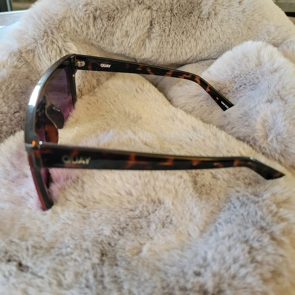 QUAY // ltd ed ashley graham collab tortoise frame black pink mirrored shields - Picture 4 of 16